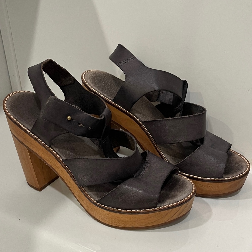 Free People Size 39 (US W 8.5) Gray Leather & Wood Stack Sandal